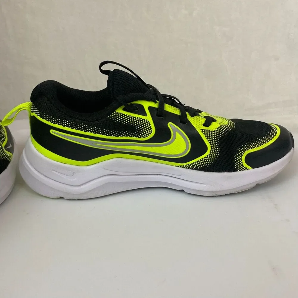 Nike Kids Cosmic Runner Running Shoes Black Volt Yellow 5.5 Youth